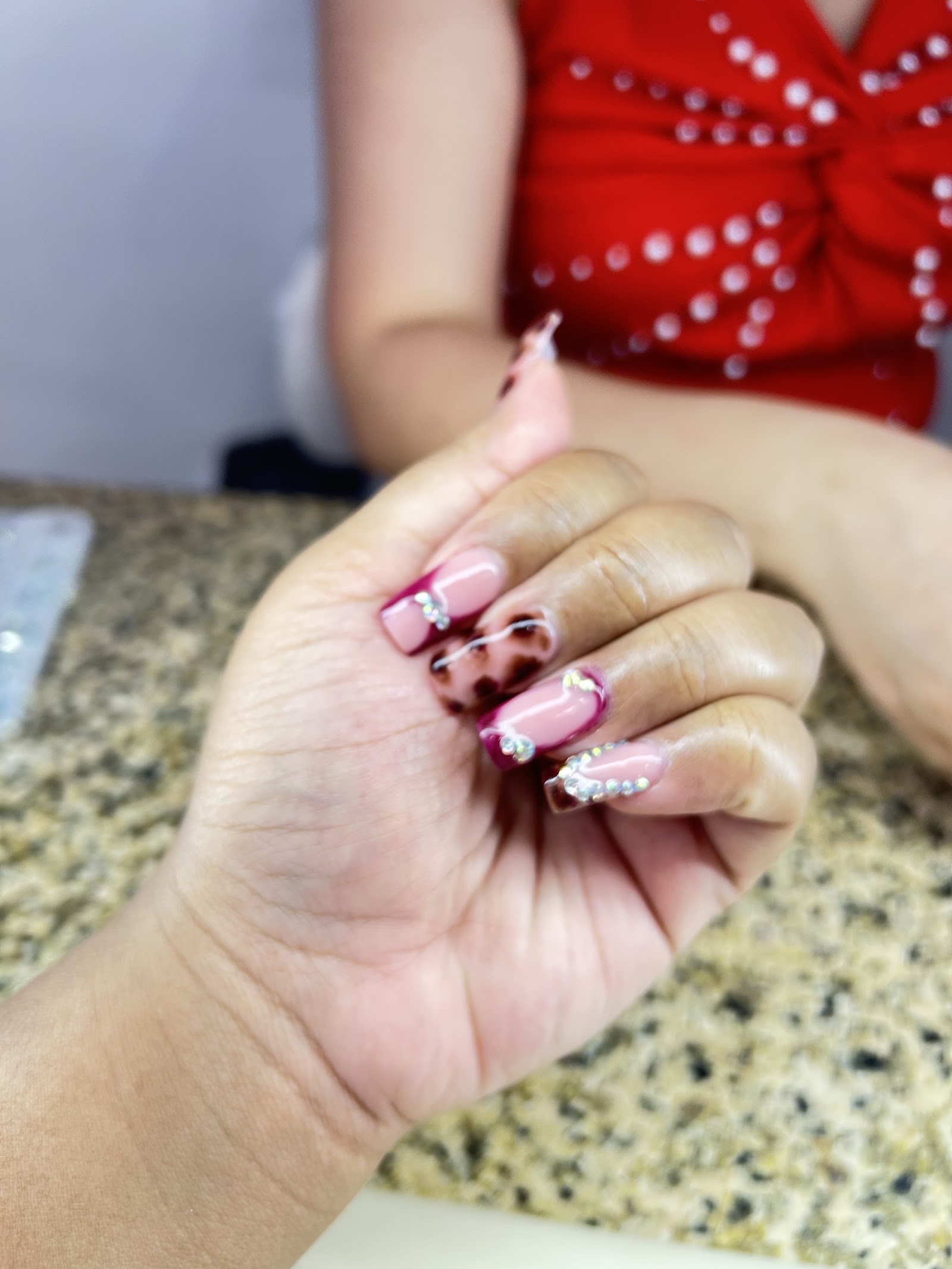 Golden Nails logo